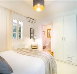 3 Bedroom Villa with Pool, Terrace and Sea Views near Vinisce, Sleeps 7